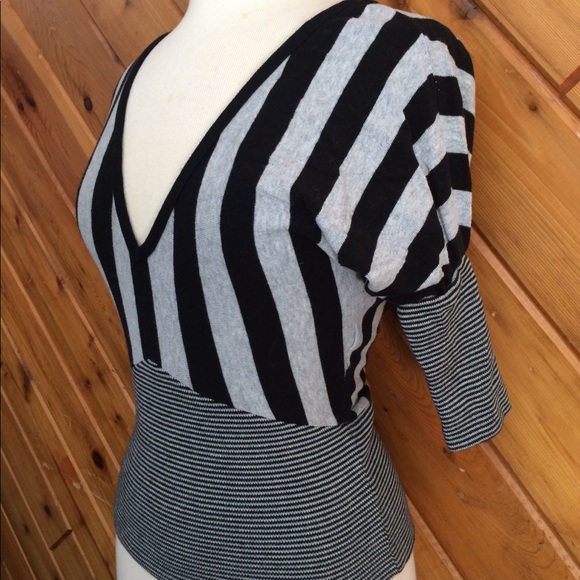 Women’s Striped Sexy Sweater Top M - Picture 2 of 3